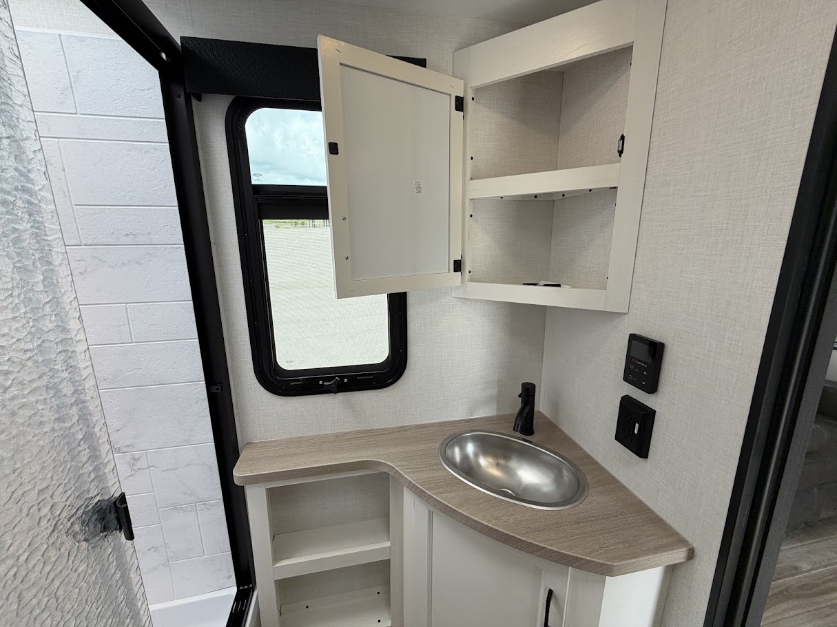 2027 VENTURE RV SPORTTREK 292VRB - Image 36