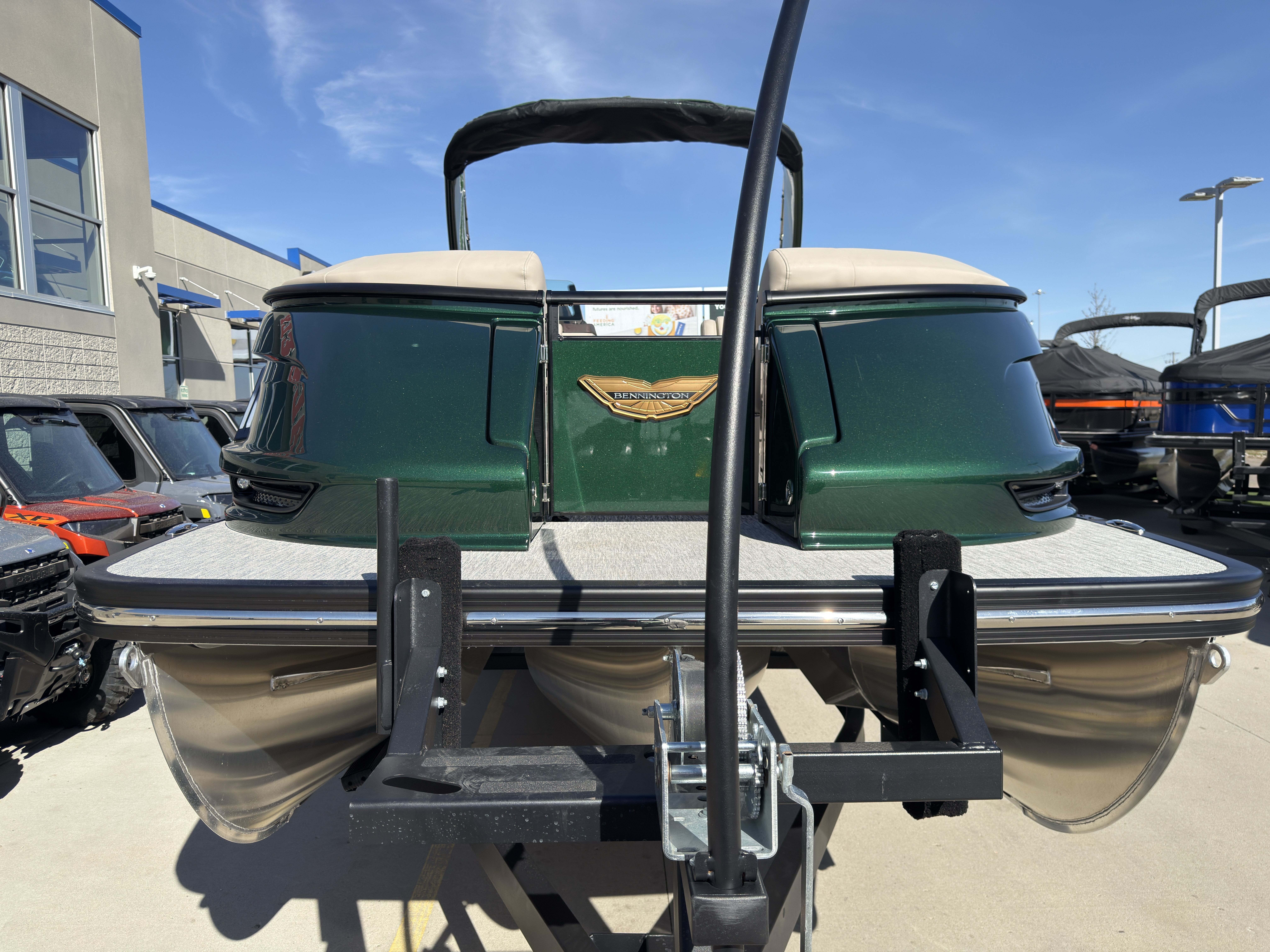 2026 Bennington 25QXSBA 425HP V10 Tritoon Pontoon - Image 12