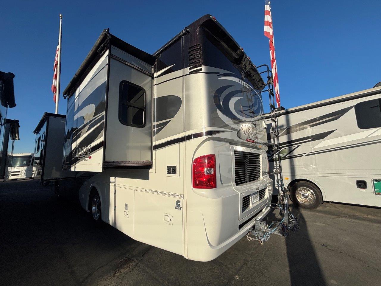 2016 Tiffin Allegro RED 33AA - Image 2