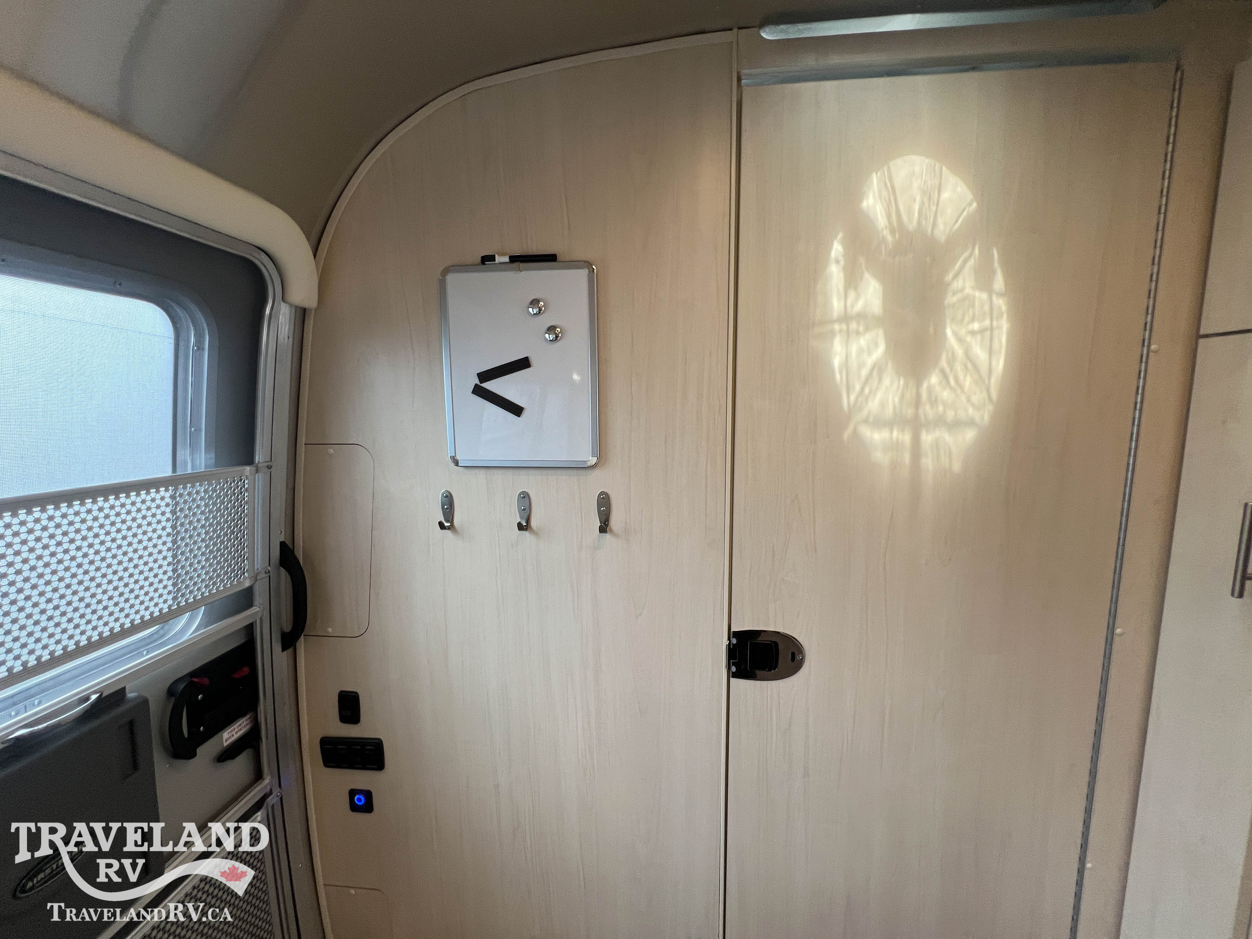 2026 Airstream Flying Cloud 23FBT - Image 11