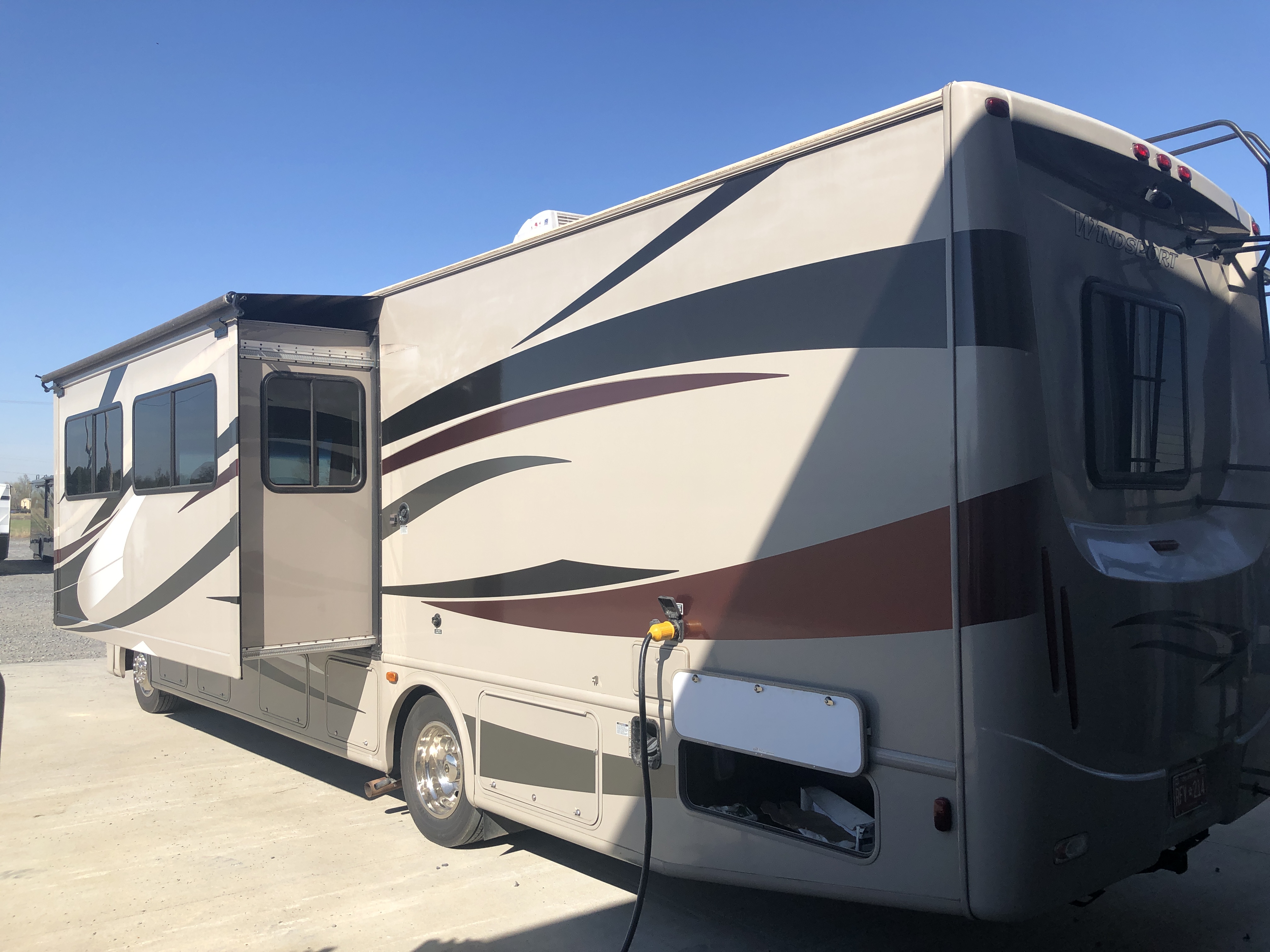 2013 Thor Motor Coach Windsport 32A - Image 23
