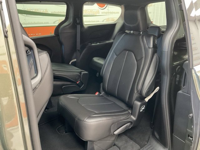2027 Chrysler Pacifica Select AWD - Image 19