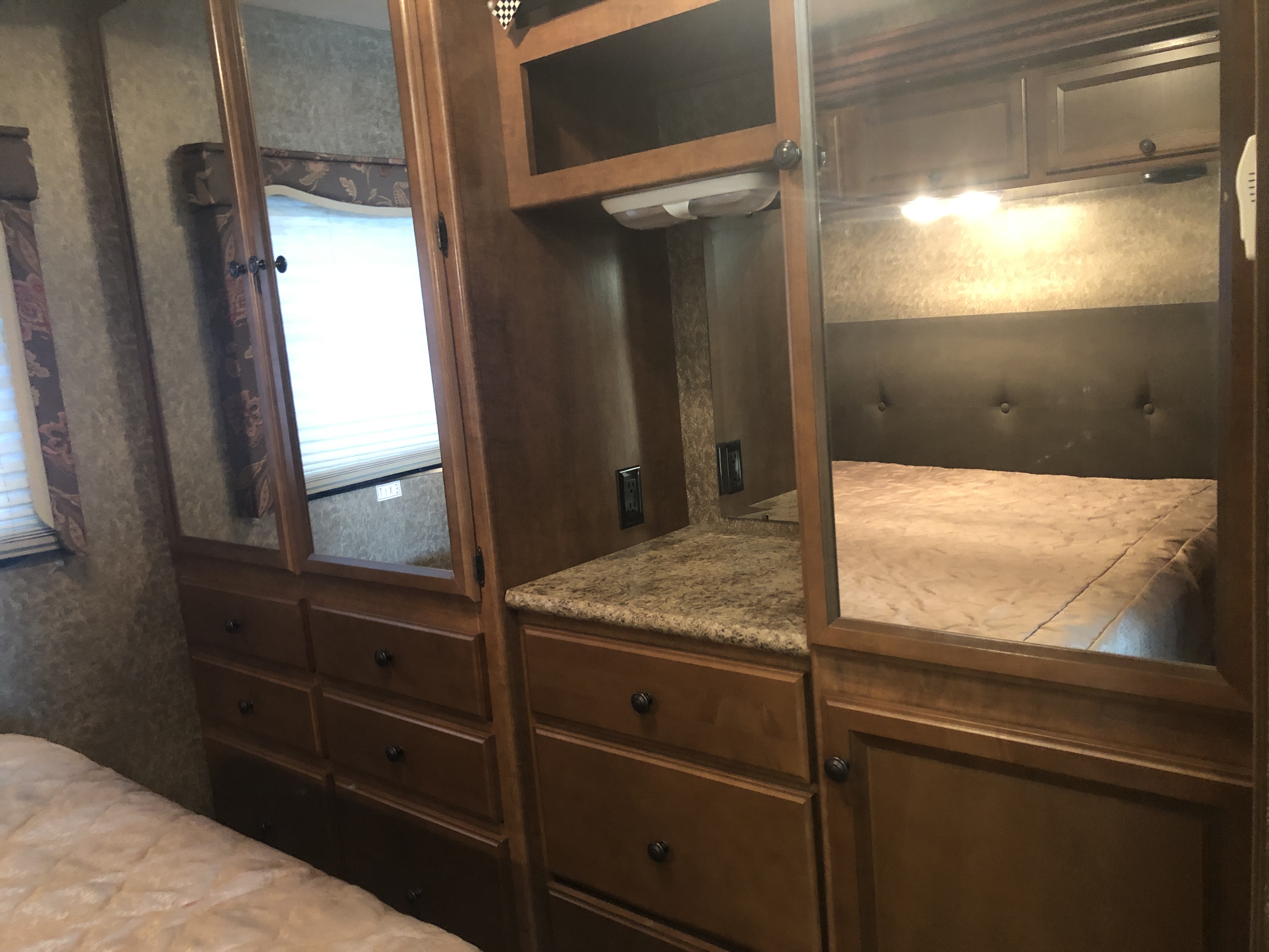 2013 Thor Motor Coach Windsport 32A - Image 15