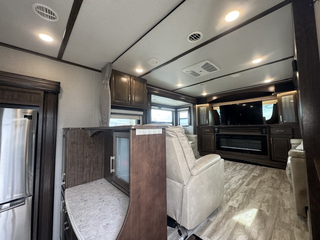 2020 Grand Design Solitude 380FL - Image 12