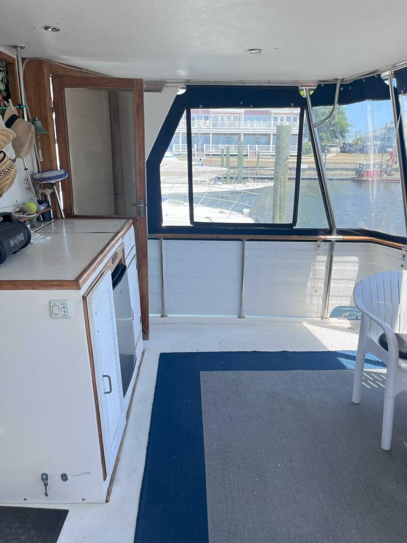1990 Jefferson 43 Sundeck - Image 9