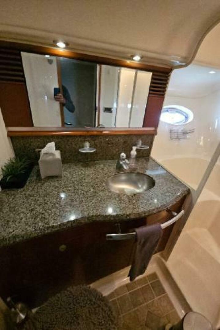 2005 Sea Ray 500 Sundancer - Image 32