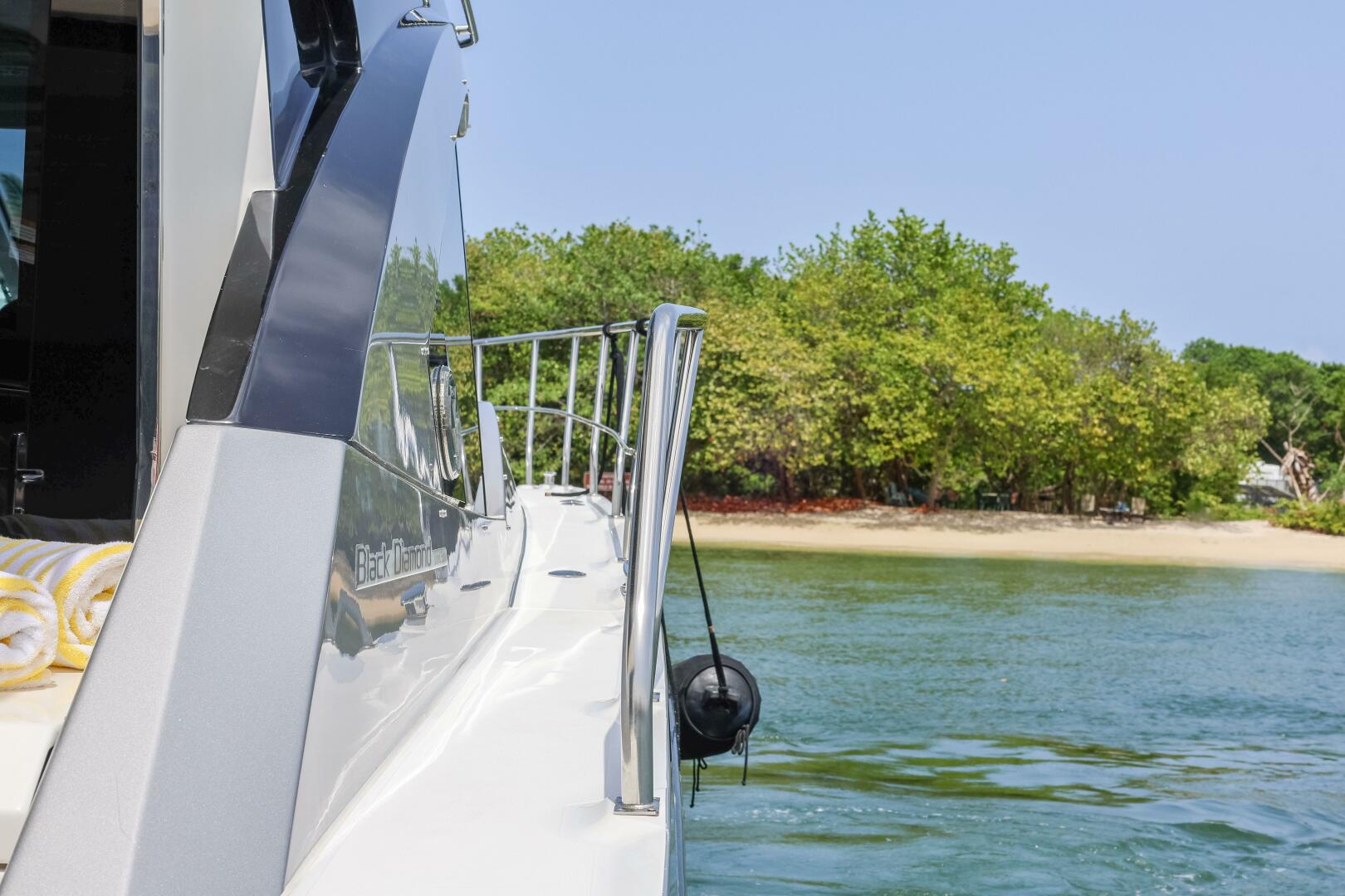 2014 Cruisers Yachts 45 Cantius - Image 38