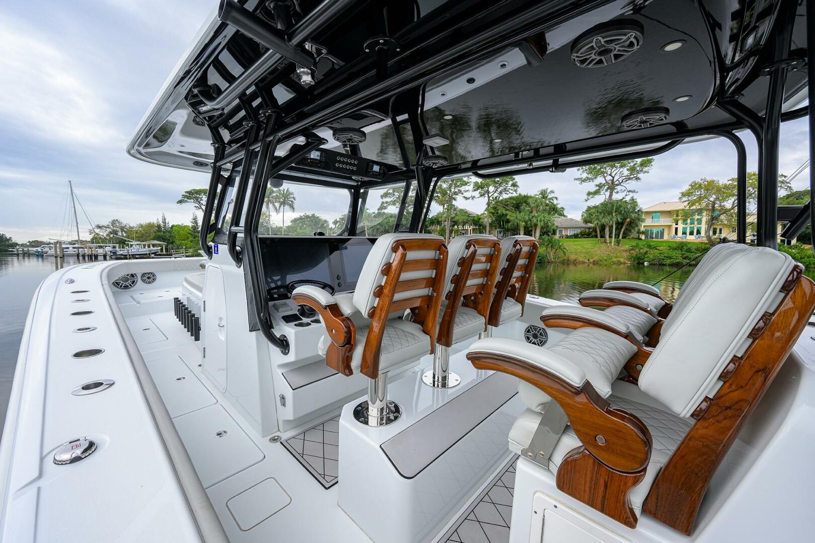 2020 VIKING VIKING 61 Convertible Base - Image 32