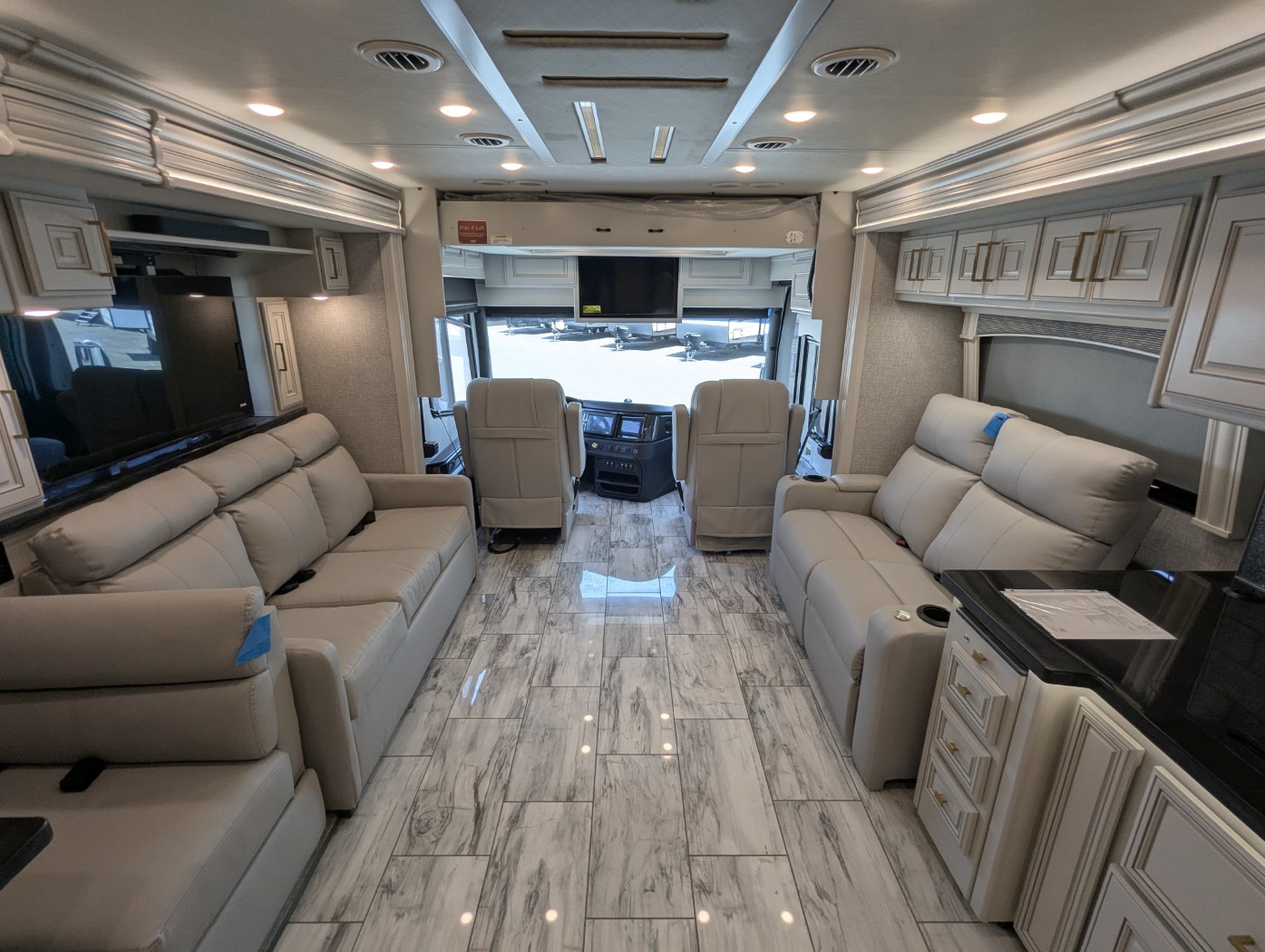 2026 Fleetwood Discovery LXE 40M - Image 47