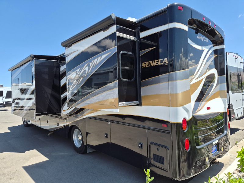 2018 Jayco Seneca 37HJ - Image 2