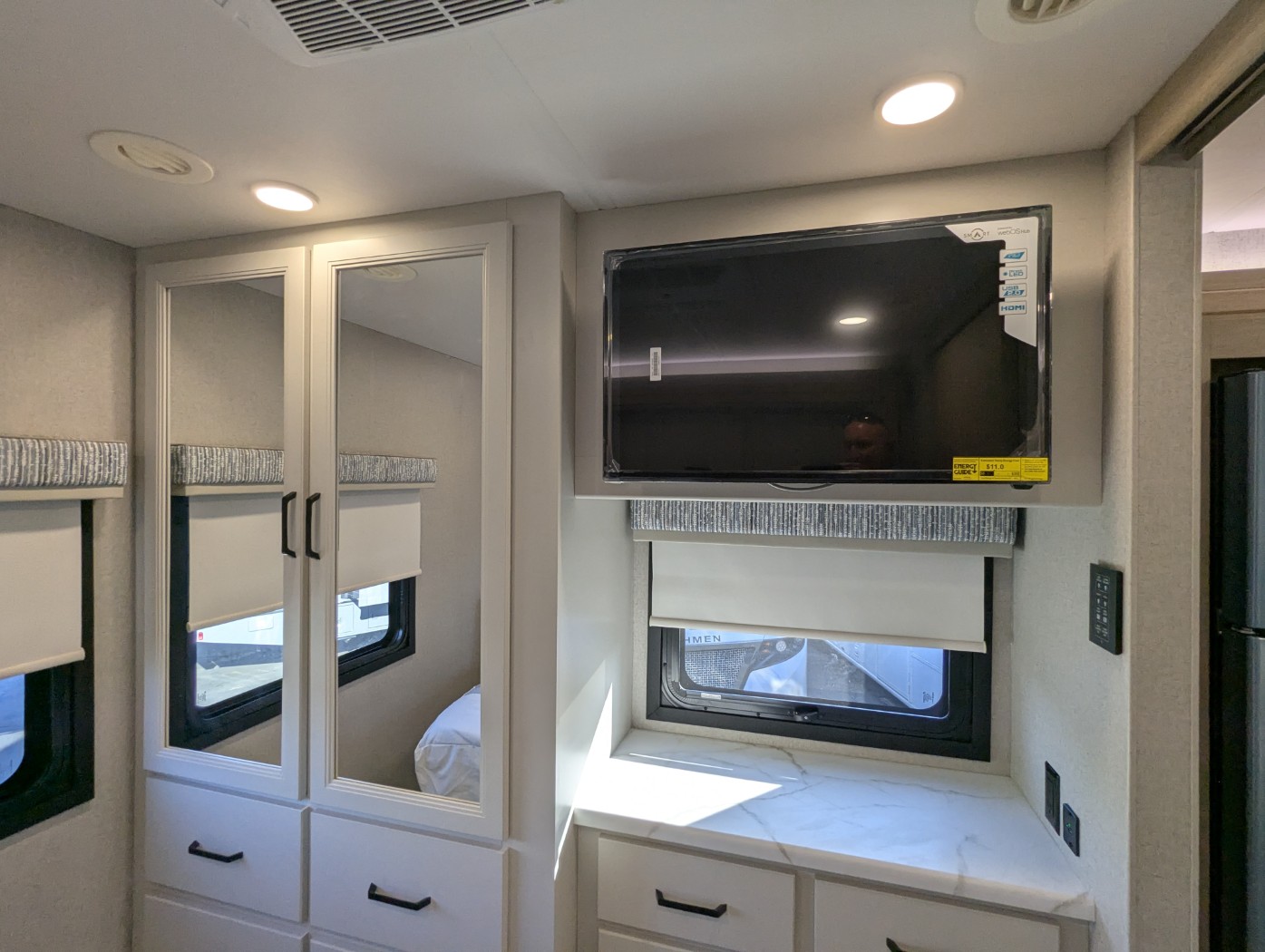 2027 Thor Motor Coach Omni Explorer X32 - Image 36