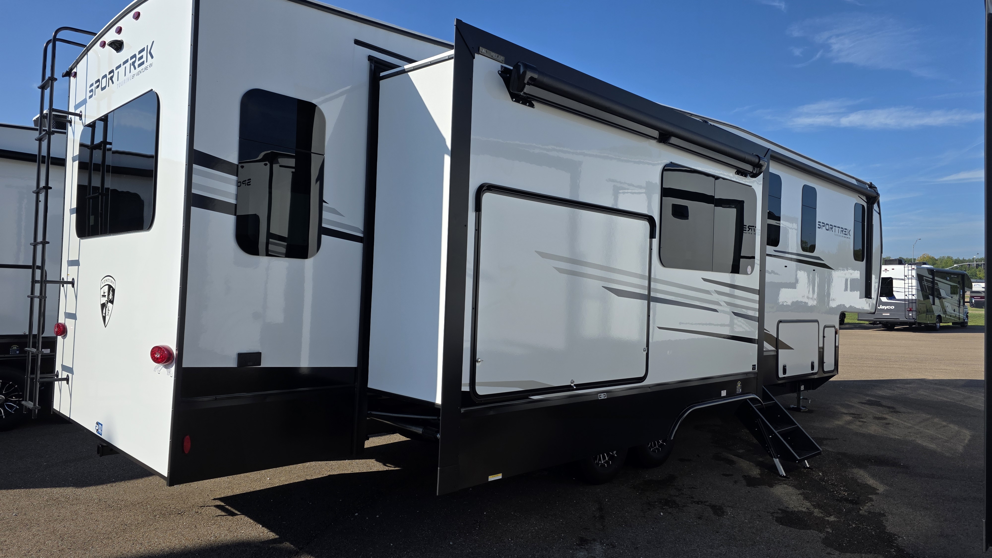 2027 VENTURE RV SPORTTREK 353VIK - Image 4
