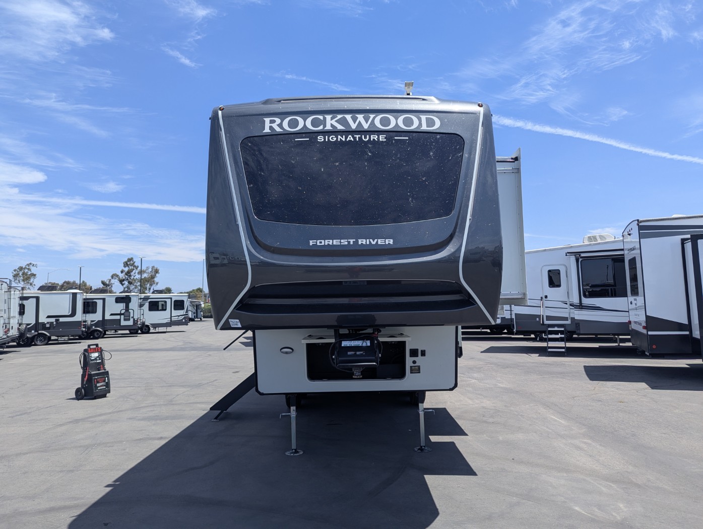2027 Forest River Rockwood Signature 290SFK - Image 2