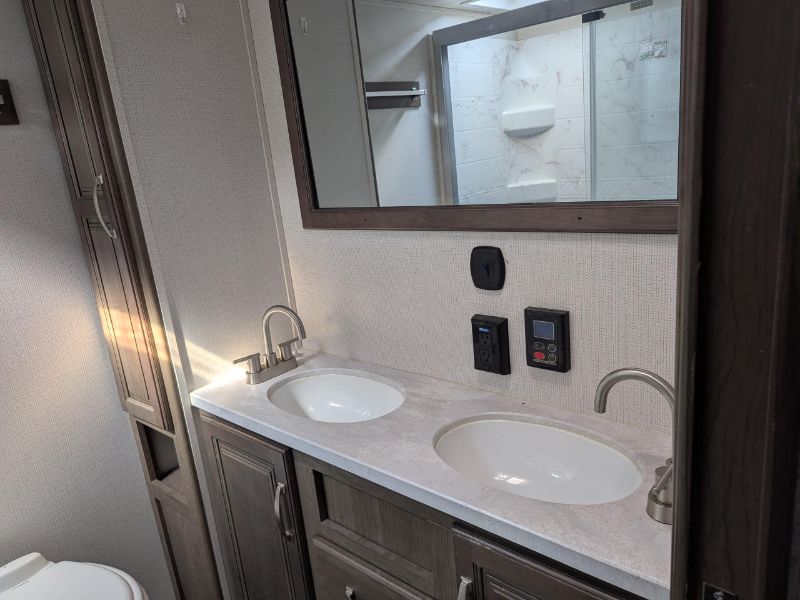 2023 Keystone Cougar East 316RLS - Image 9