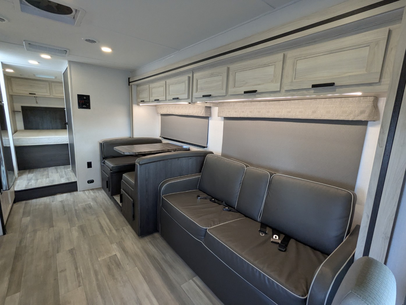 2024 Forest River Sunseeker 2850S LE - Image 9