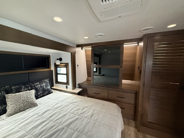 2027 Keystone Montana 3100RL - Image 26