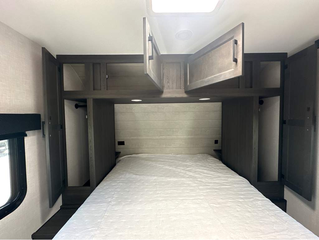 2026 VENTURE RV SPORTTREK STINGER 232VRL - Image 32