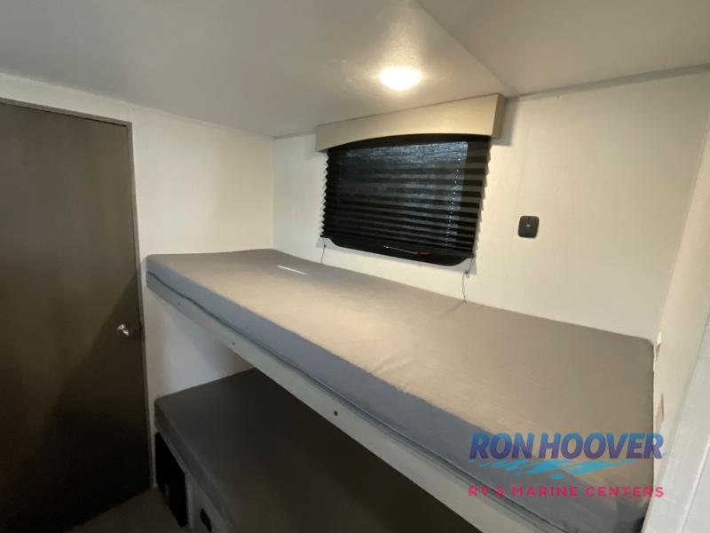 2025 COACHMEN VIKING 25QBH - Image 15