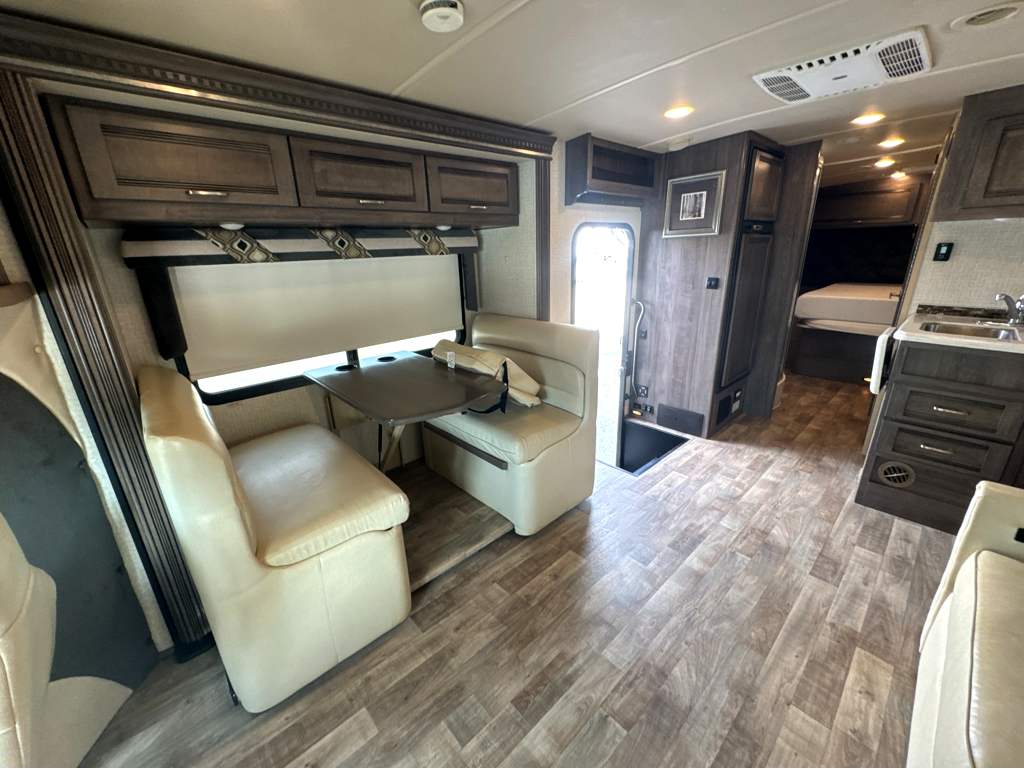 2017 WINNEBAGO ASPECT 30J - Image 12
