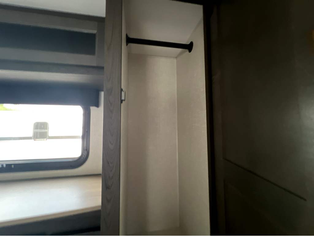 2026 VENTURE RV SPORTTREK 333VMI - Image 22