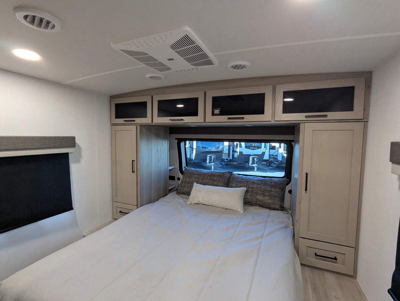 2026 Forest River Rockwood Ultra Lite 2908SRL - Image 8