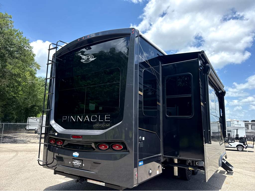 2027 JAYCO PINNACLE 32RLTS - Image 4