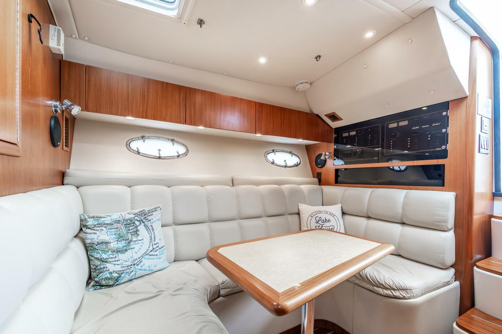 2002 Tiara Yachts 35 Open - Image 12