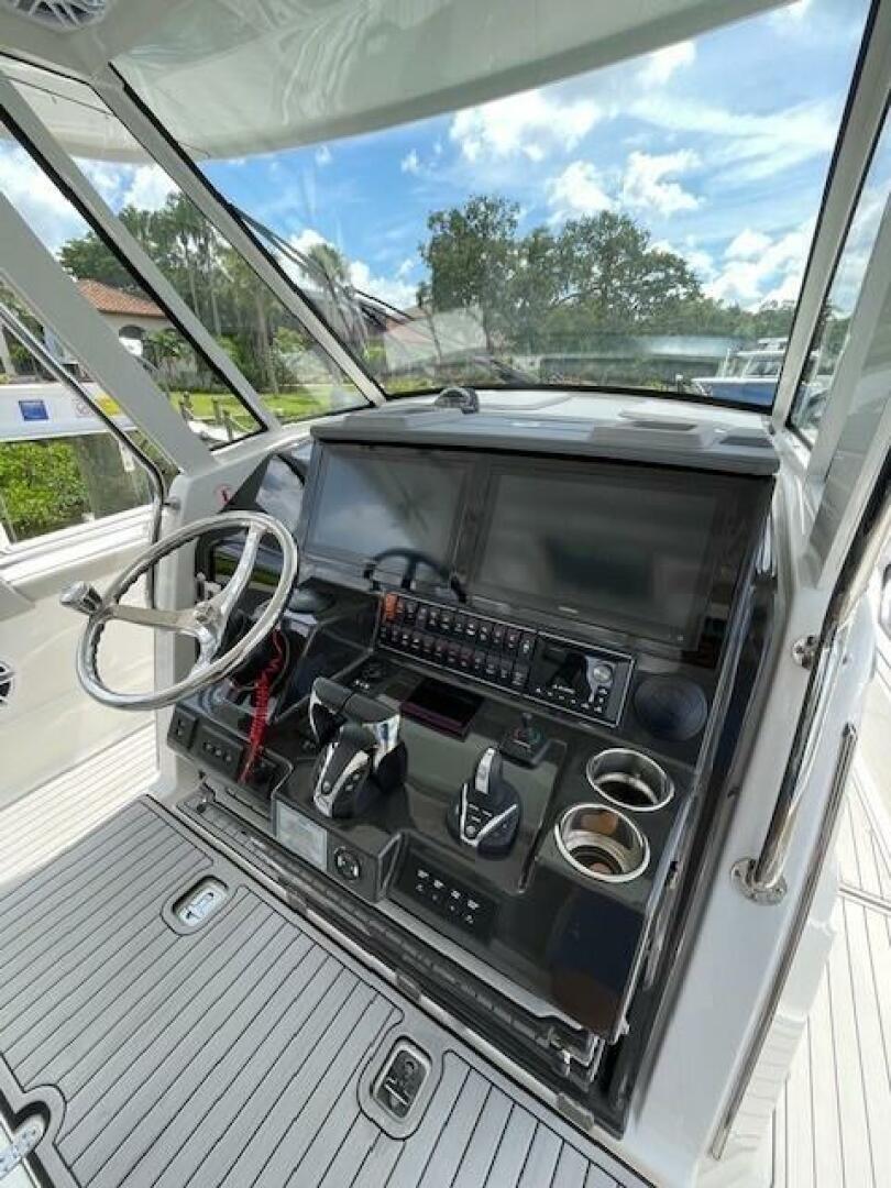 2023 Pursuit 378 Sport - Image 4
