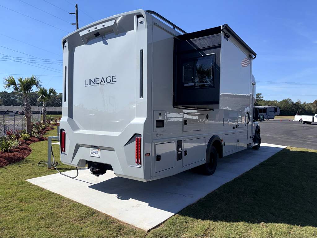 2026 GRAND DESIGN LINEAGE SERIES F 31ZW - Image 4