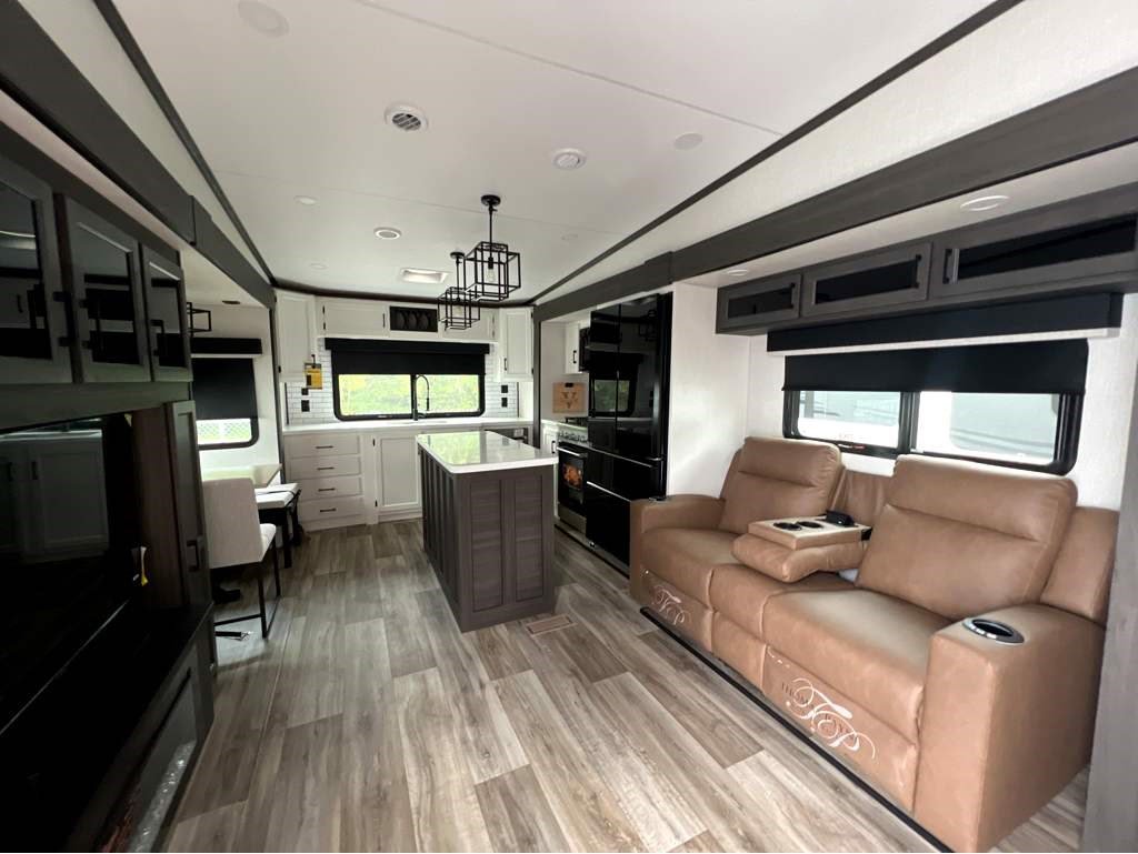 2026 VENTURE RV SPORTTREK 353VRK - Image 7