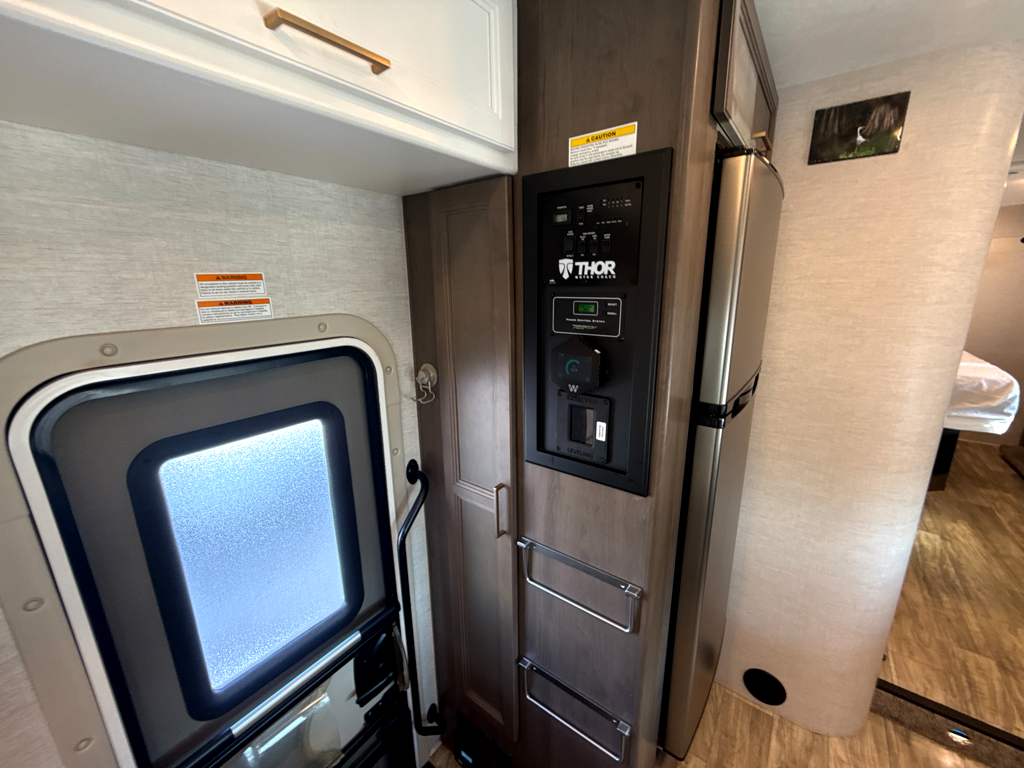 2024 THOR MOTOR COACH CHATEAU 31WV - Image 17