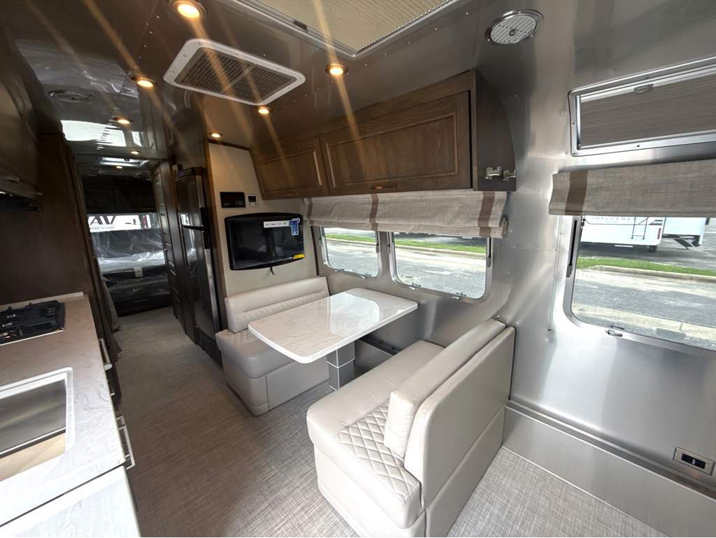 2026 AIRSTREAM CLASSIC 30RBQ - Image 8