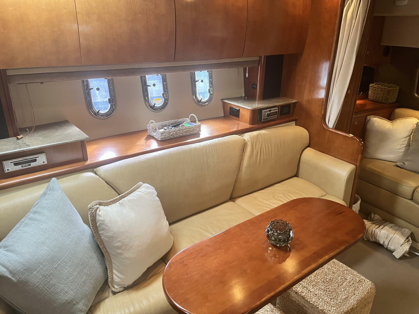 2008 Cruisers Yachts 390 Sport Coupe - Image 24