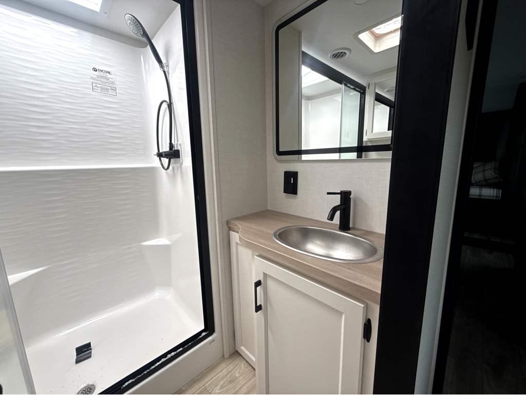 2027 VENTURE RV SPORTTREK 353VIK - Image 20