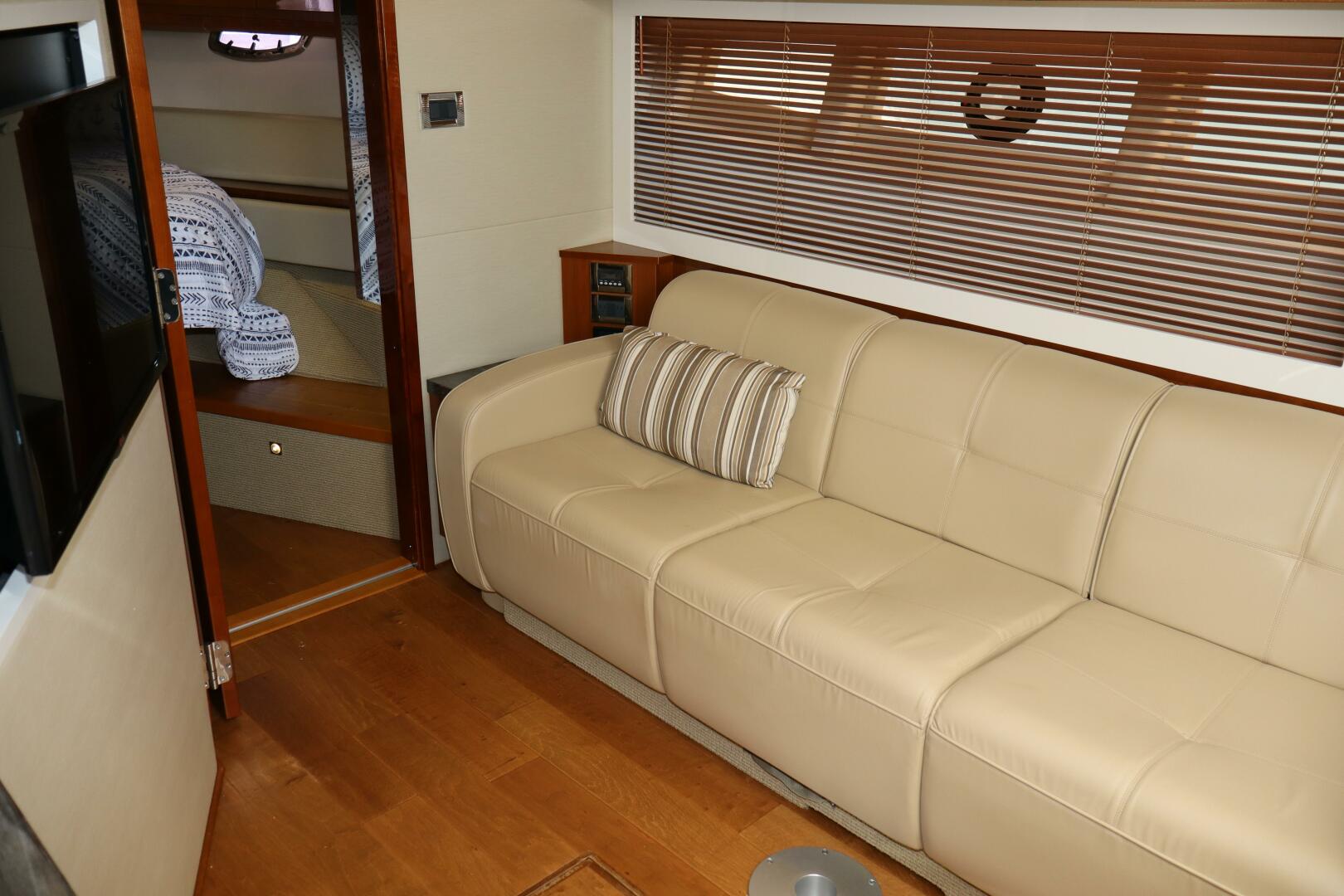 2015 Sea Ray 410 Sundancer - Image 6