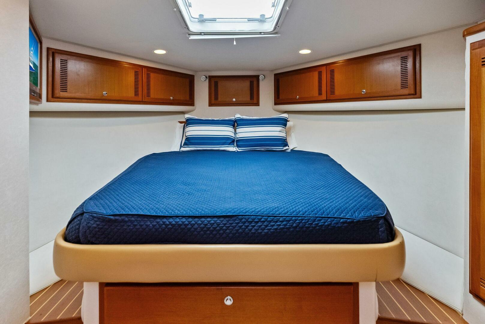2006 Cabo 45 Express - Image 40