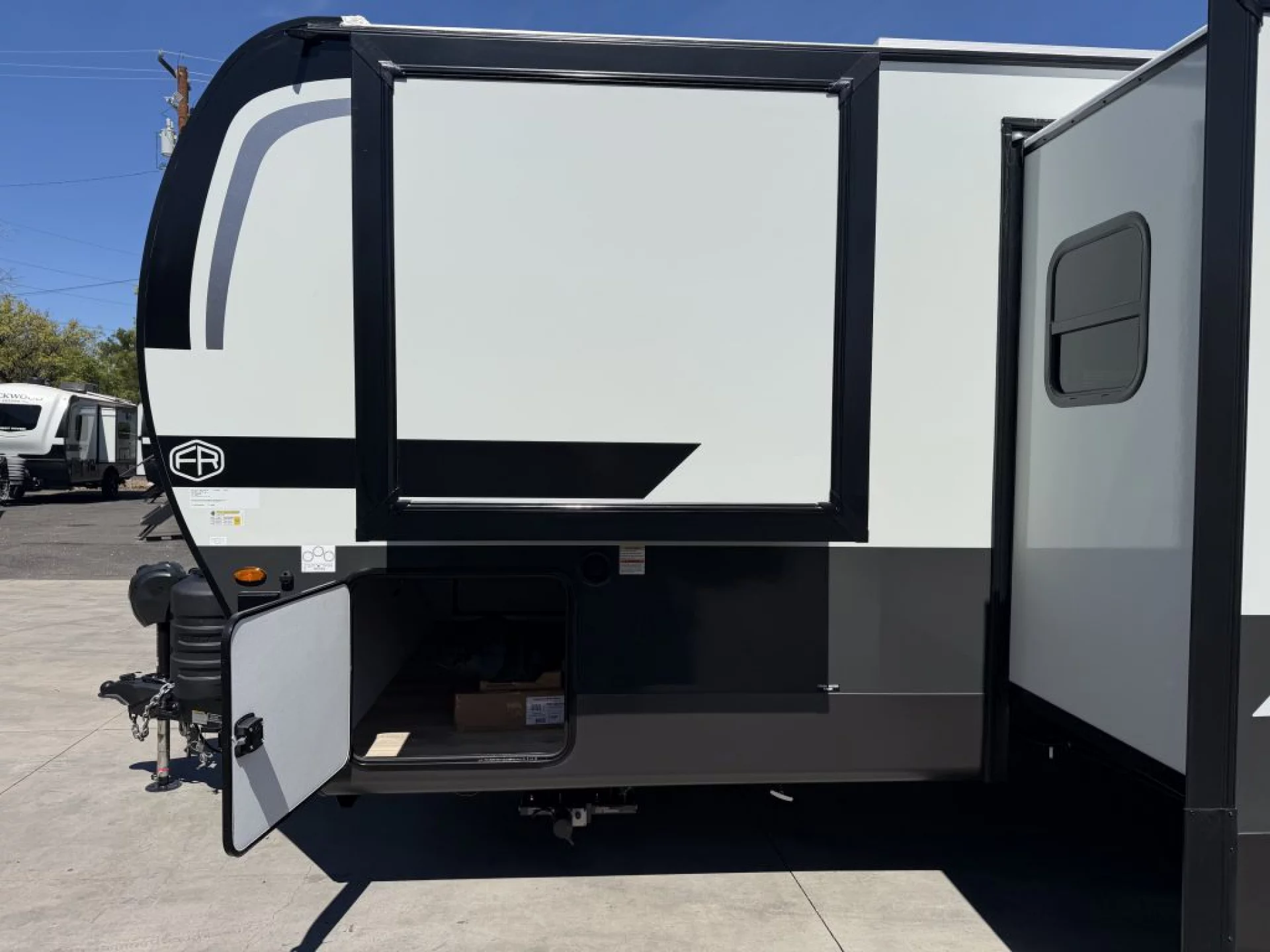 2027 FOREST RIVER ROCKWOOD MINI LITE 2513S - Image 4