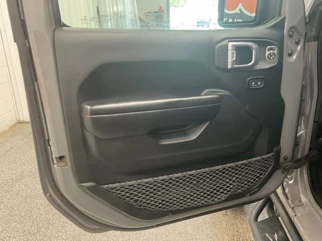 2021 Jeep Gladiator Crew Cab Sport 4WD - Image 12