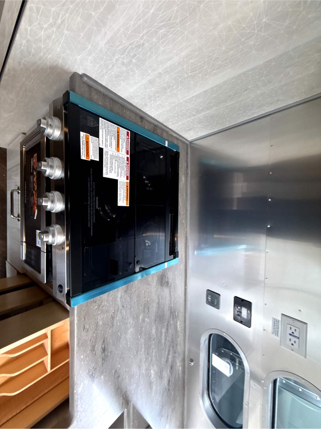 2027 Airstream International 25FB - Image 20