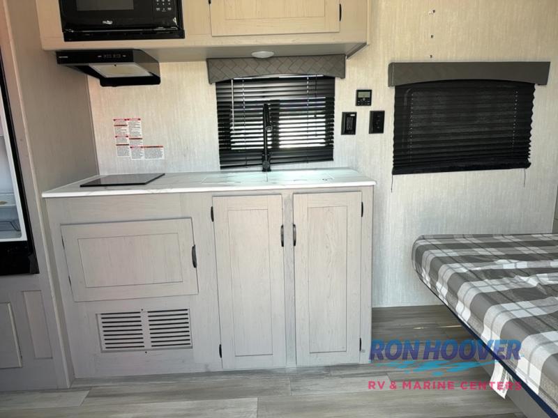 2025 COACHMEN VIKING 25QBH - Image 6
