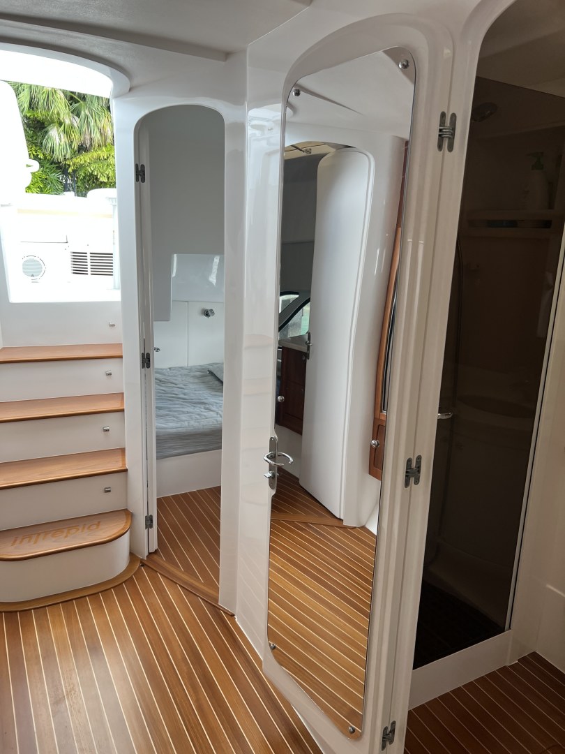 2019 Intrepid 475 Sport Yacht - Image 14