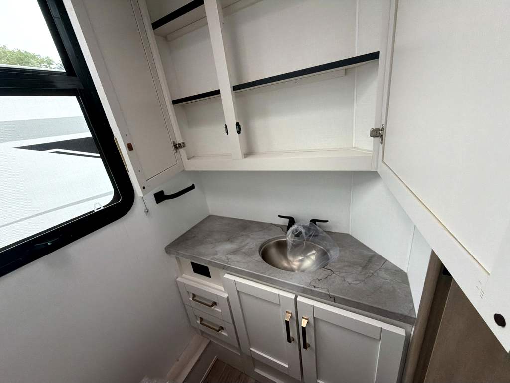 2027 ENTEGRA COACH ODYSSEY 29V - Image 30