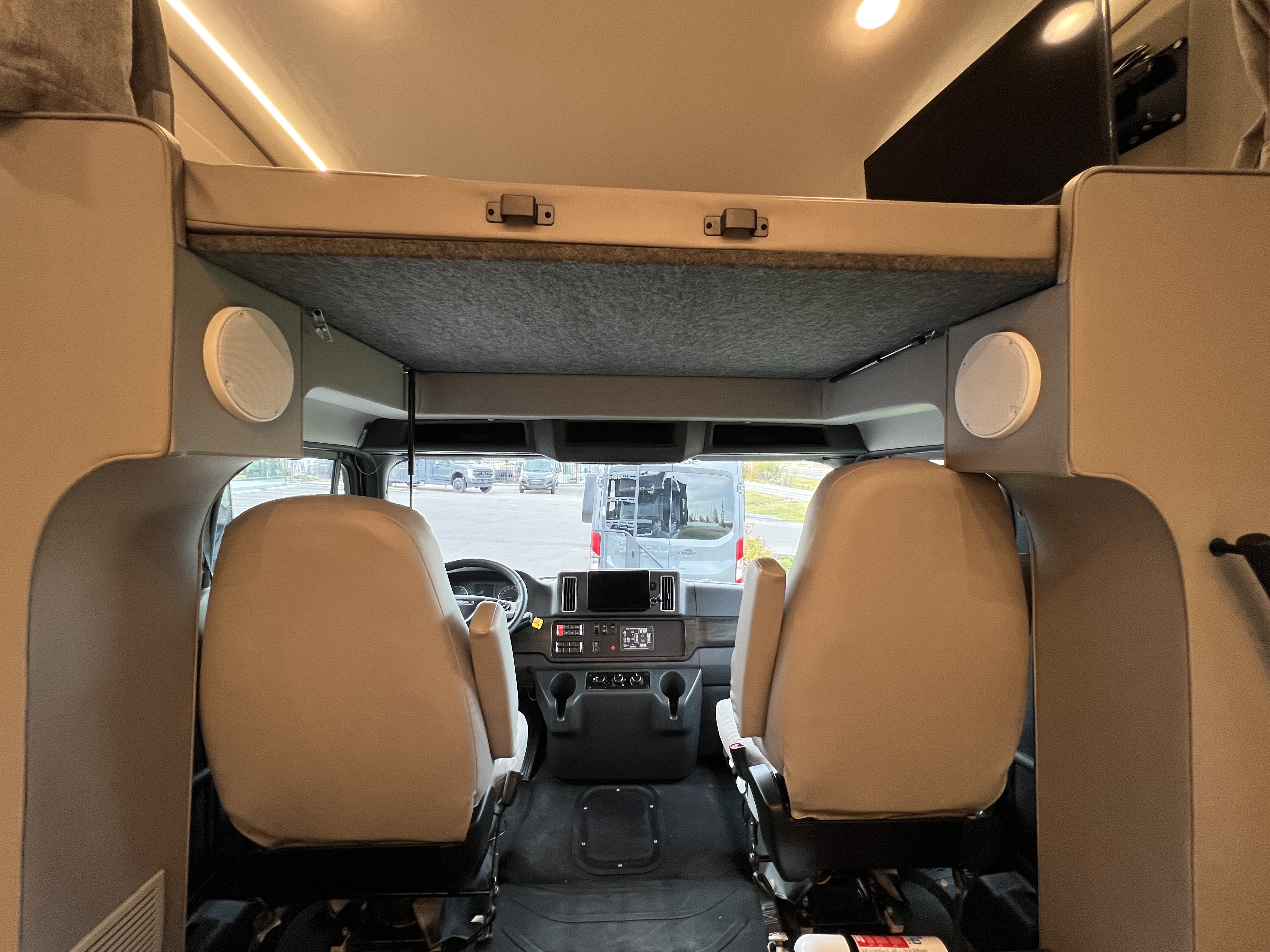 2027 Tiffin Allegro Bay 38 AB - Image 16