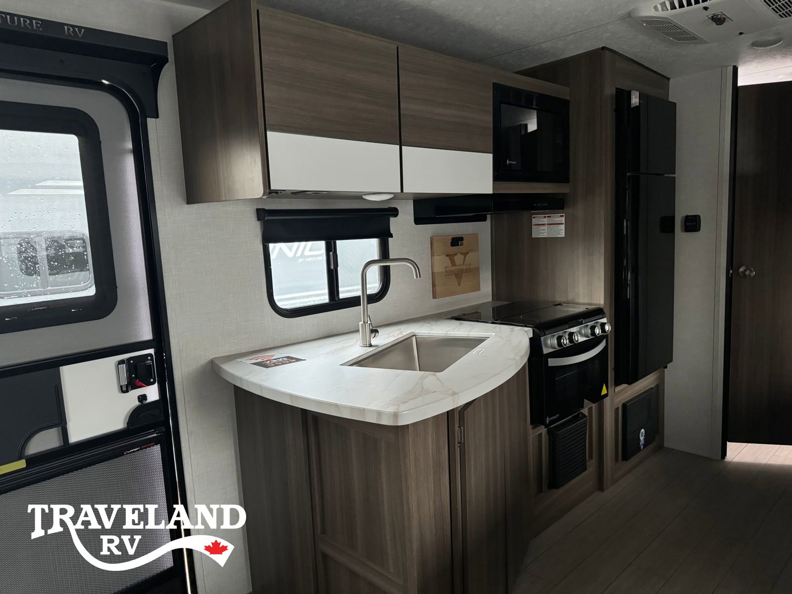 2025 Venture RV Sonic SN220VBH - Image 10
