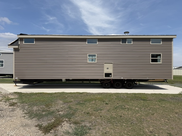 2027 KROPF LAKESIDE 8182WD - Image 3