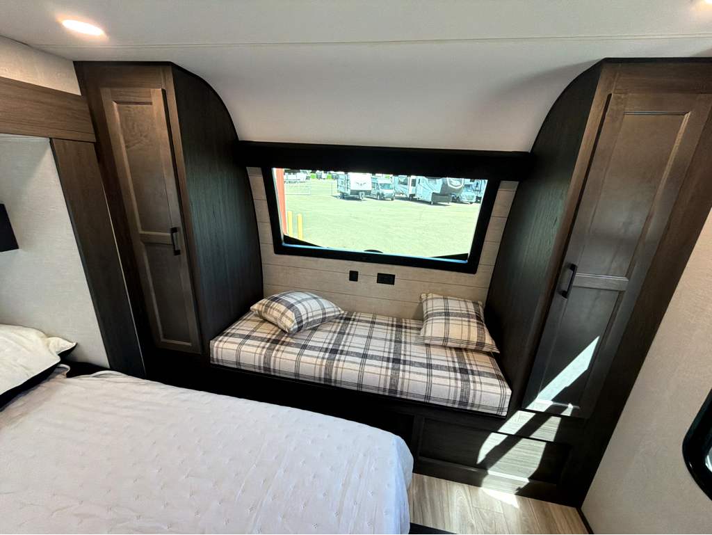 2026 VENTURE RV SPORTTREK 363VFR - Image 34