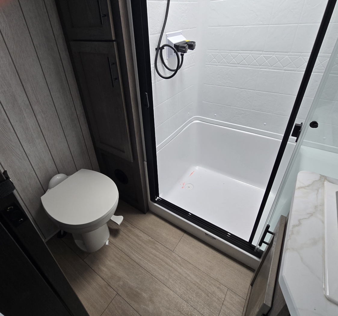 2026 CHEROKEE ARCTIC WOLF 3750 SUITE - Image 26