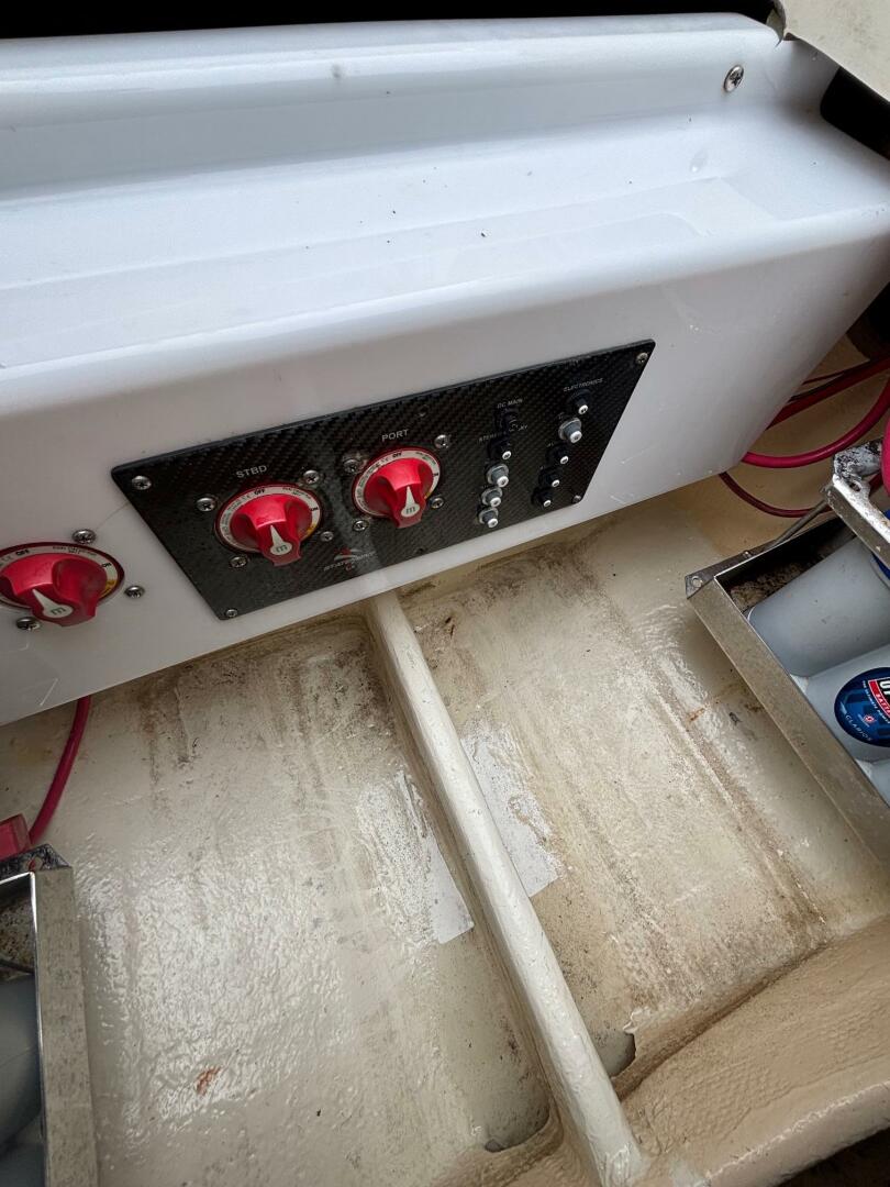 2013 Statement 35 Center Console - Image 21