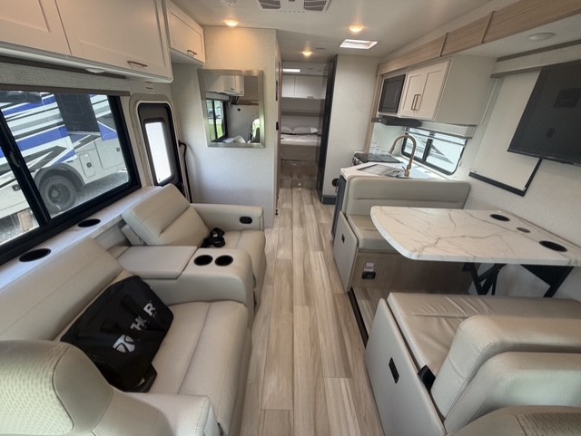 2027 THOR MOTOR COACH MAGNITUDE GA28 - Image 18
