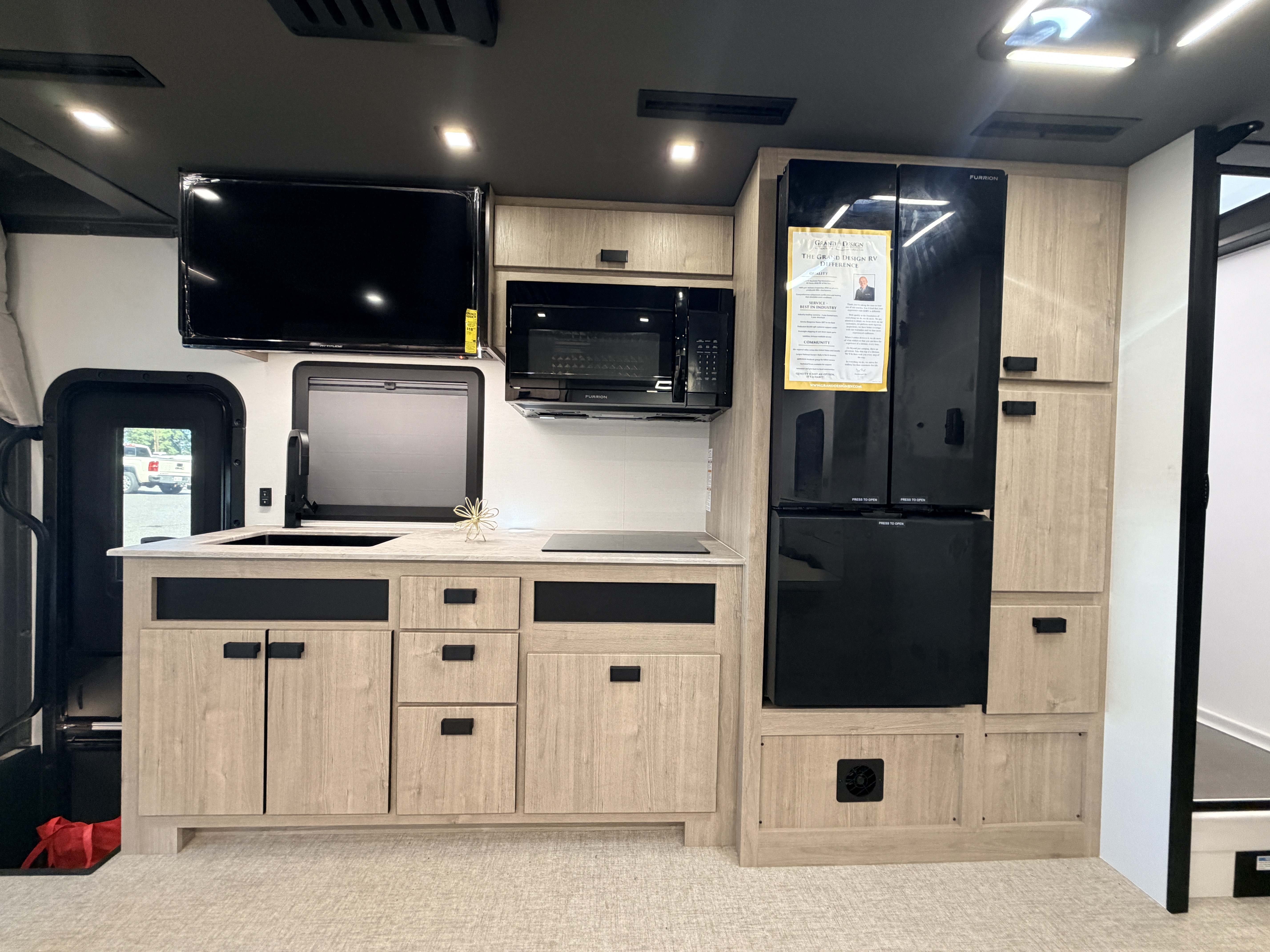2027 Grand Design LINEAGE SERIES E 30DC - Image 15